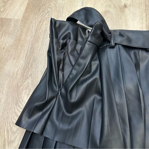 NWT &Merci Tiered Black Pleated Mini Skirt size L - Picture 4 of 5